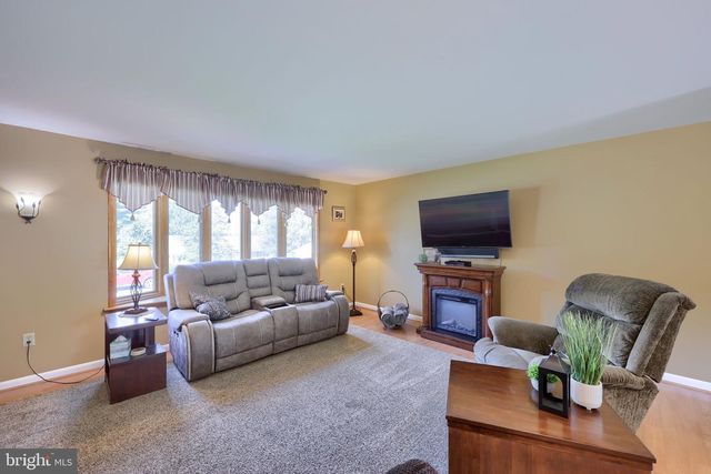 107 BROAD, Akron, PA 17501