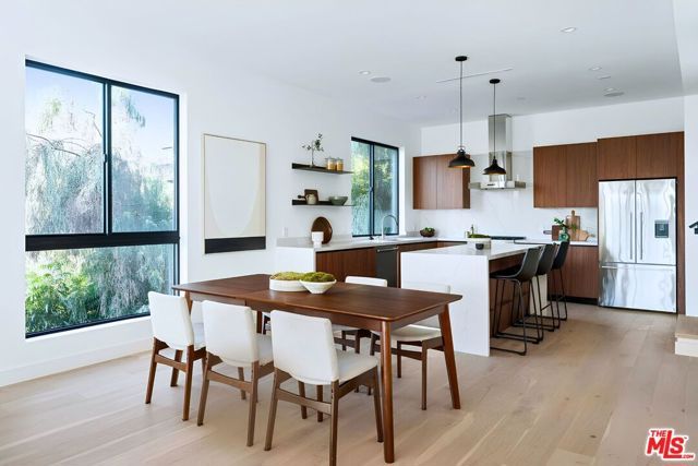 863 Hyperion Avenue, Los Angeles, CA 90029