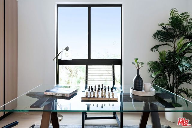 863 Hyperion Avenue, Los Angeles, CA 90029