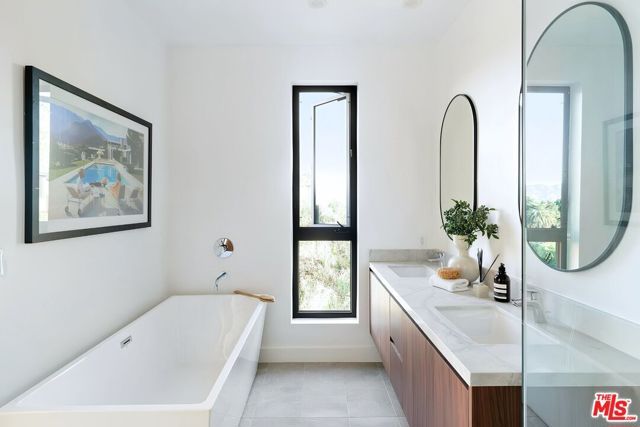 863 Hyperion Avenue, Los Angeles, CA 90029
