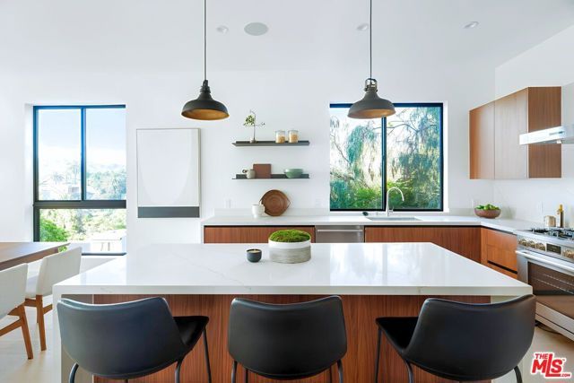 863 Hyperion Avenue, Los Angeles, CA 90029