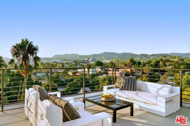 863 Hyperion Avenue, Los Angeles, CA 90029
