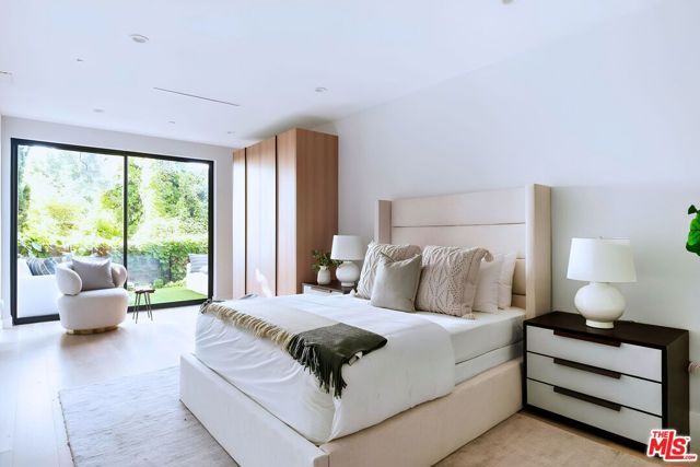 863 Hyperion Avenue, Los Angeles, CA 90029