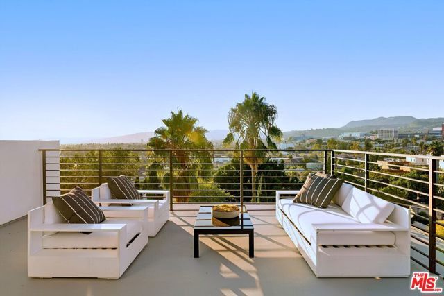 863 Hyperion Avenue, Los Angeles, CA 90029