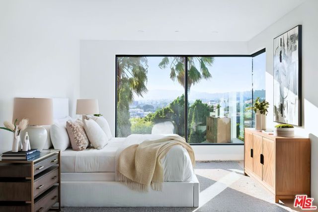 863 Hyperion Avenue, Los Angeles, CA 90029