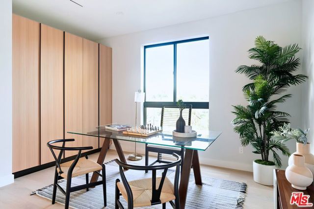 863 Hyperion Avenue, Los Angeles, CA 90029