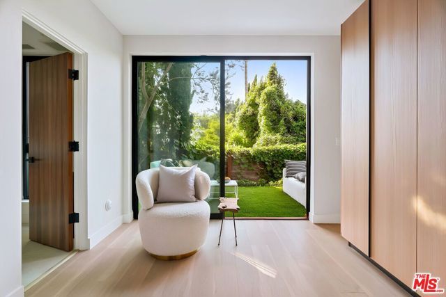 863 Hyperion Avenue, Los Angeles, CA 90029