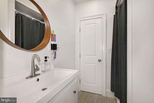 729 NW KENYON ST NW, Washington, DC 20010