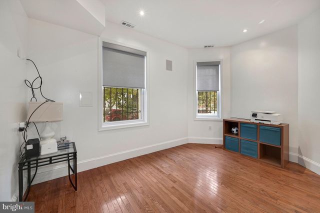 729 NW KENYON ST NW, Washington, DC 20010