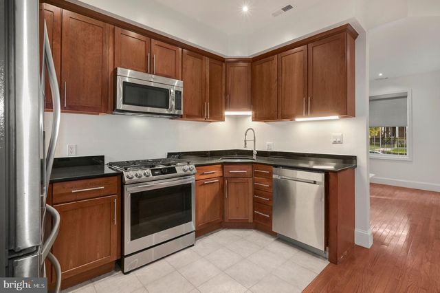 729 NW KENYON ST NW, Washington, DC 20010