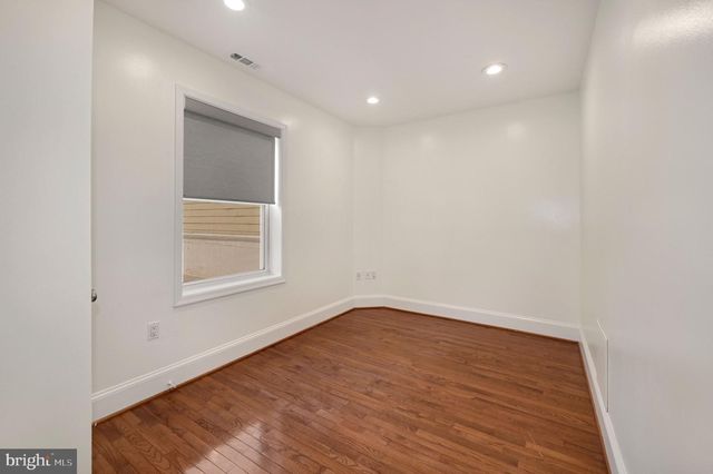 729 NW KENYON ST NW, Washington, DC 20010