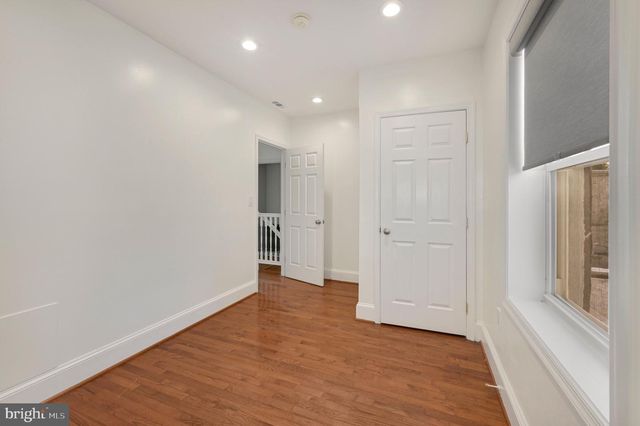 729 NW KENYON ST NW, Washington, DC 20010