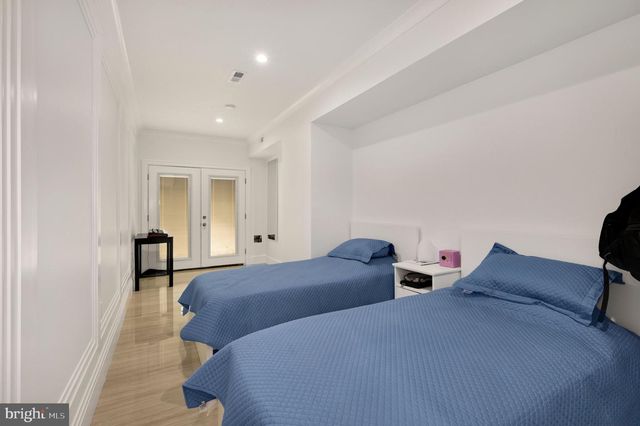 729 NW KENYON ST NW, Washington, DC 20010