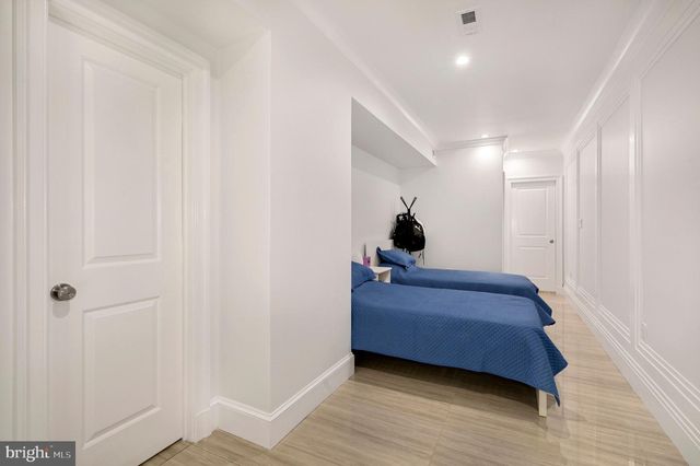 729 NW KENYON ST NW, Washington, DC 20010