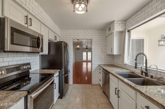 3016 W BOCA RATON Road, Phoenix, AZ 85053