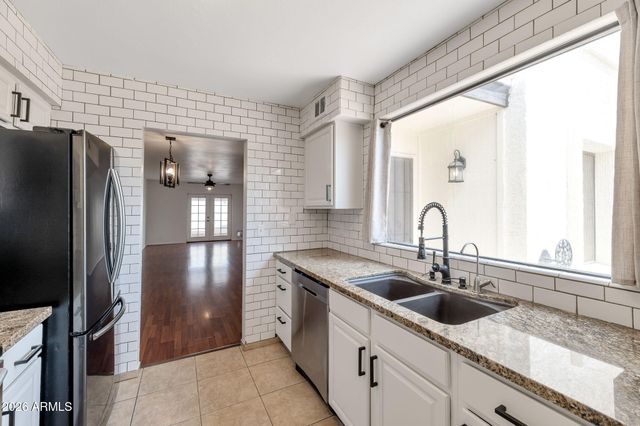 3016 W BOCA RATON Road, Phoenix, AZ 85053
