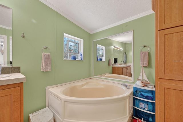 27017 NW 182ND AVENUE, High Springs, FL 32643