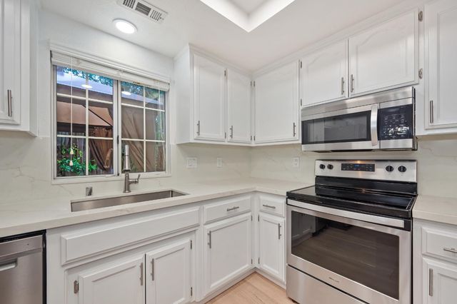 3160 Navion Ct, Cameron Park, CA 95682