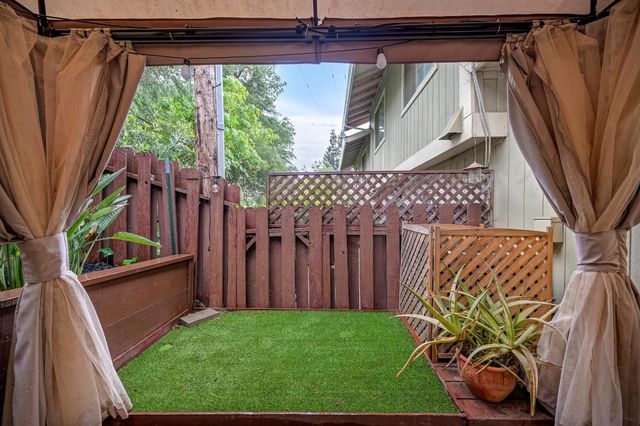 3160 Navion Ct, Cameron Park, CA 95682