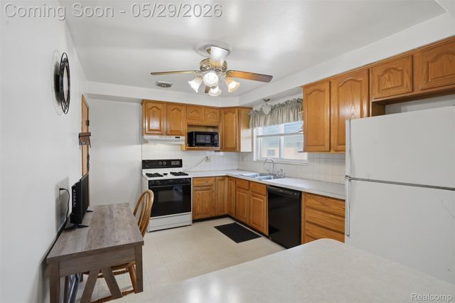 24237 Roxana Avenue, Eastpointe, MI 48021