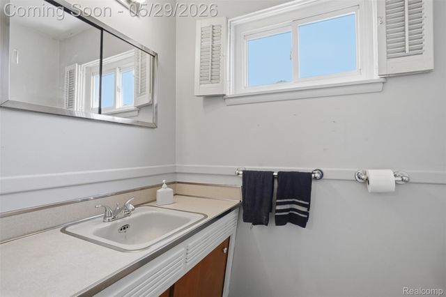 24237 Roxana Avenue, Eastpointe, MI 48021