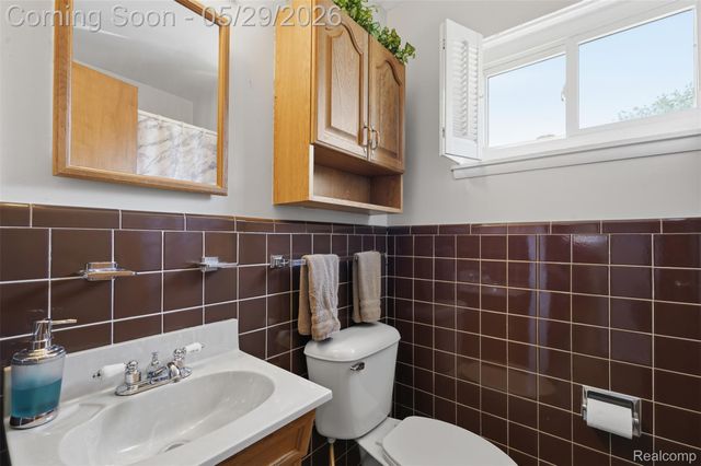 24237 Roxana Avenue, Eastpointe, MI 48021