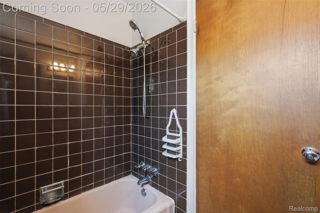 24237 Roxana Avenue, Eastpointe, MI 48021
