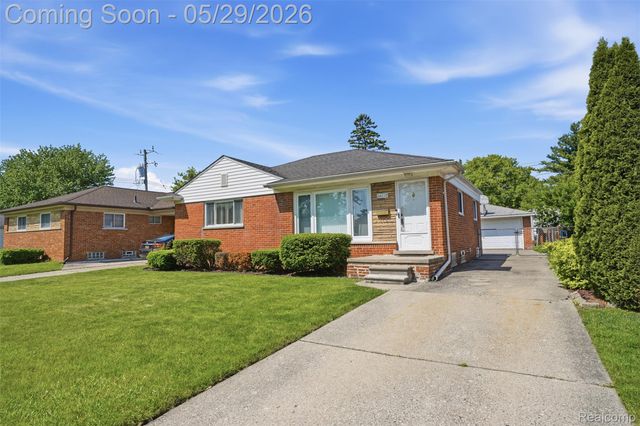 24237 Roxana Avenue, Eastpointe, MI 48021