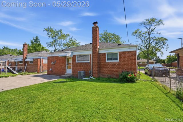 24237 Roxana Avenue, Eastpointe, MI 48021