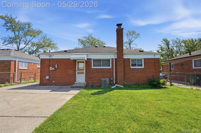 24237 Roxana Avenue, Eastpointe, MI 48021
