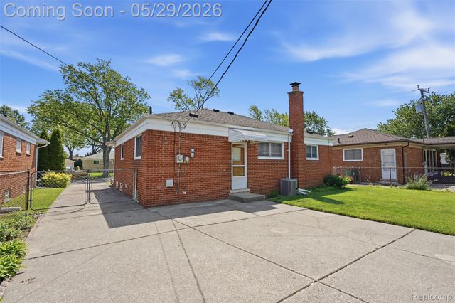 24237 Roxana Avenue, Eastpointe, MI 48021