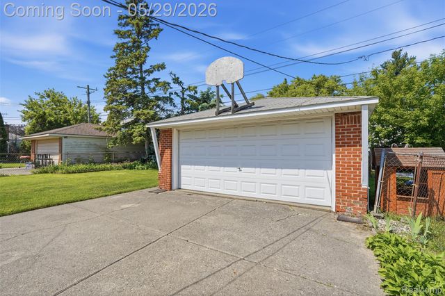 24237 Roxana Avenue, Eastpointe, MI 48021