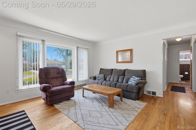 24237 Roxana Avenue, Eastpointe, MI 48021