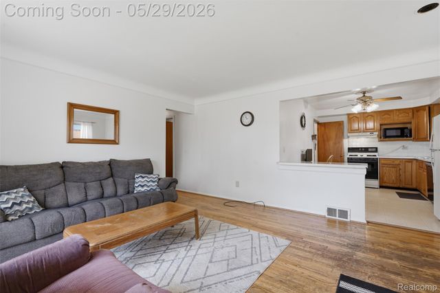 24237 Roxana Avenue, Eastpointe, MI 48021
