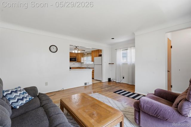 24237 Roxana Avenue, Eastpointe, MI 48021
