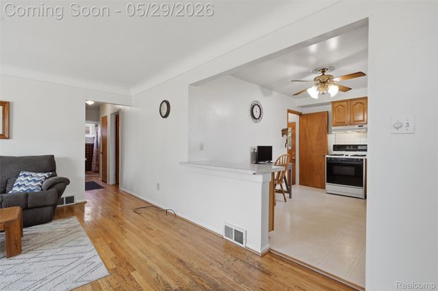24237 Roxana Avenue, Eastpointe, MI 48021