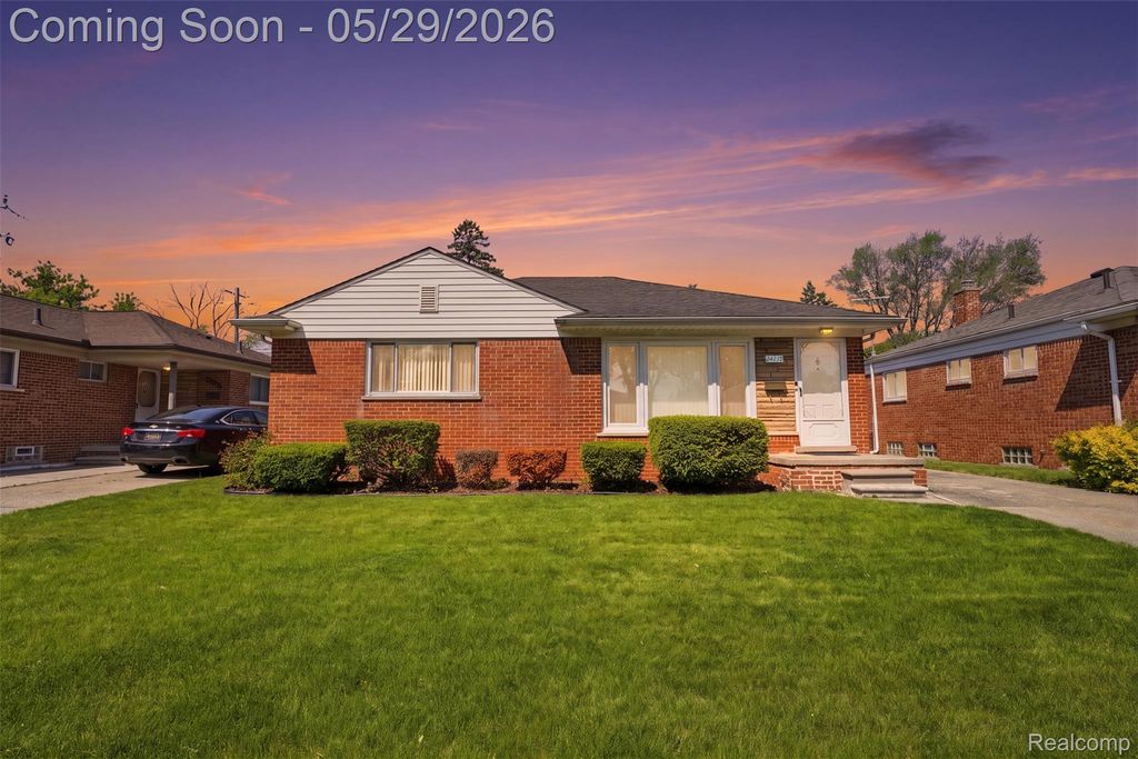 24237 Roxana Avenue, Eastpointe, MI 48021