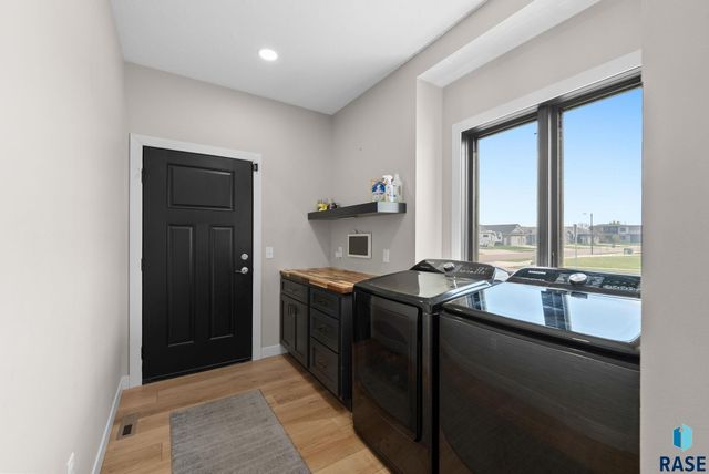 203 Central Cir Circle, Sioux Falls, SD 57032