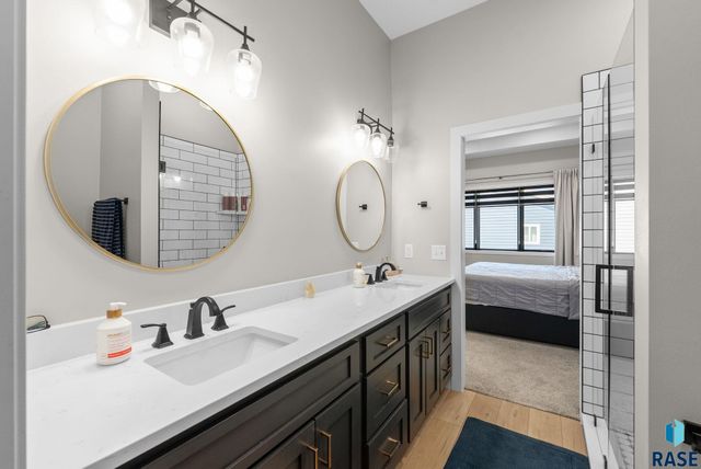 203 Central Cir Circle, Sioux Falls, SD 57032