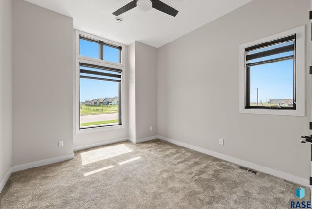 203 Central Cir Circle, Sioux Falls, SD 57032