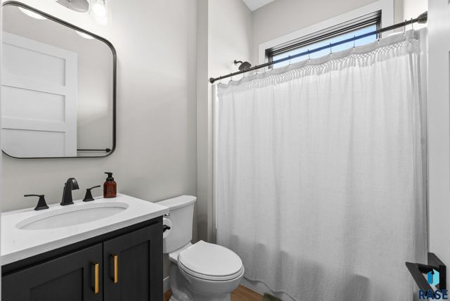 203 Central Cir Circle, Sioux Falls, SD 57032