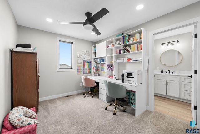 203 Central Cir Circle, Sioux Falls, SD 57032