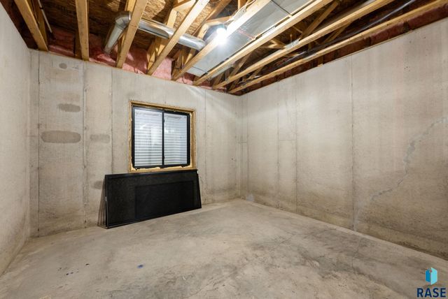 203 Central Cir Circle, Sioux Falls, SD 57032