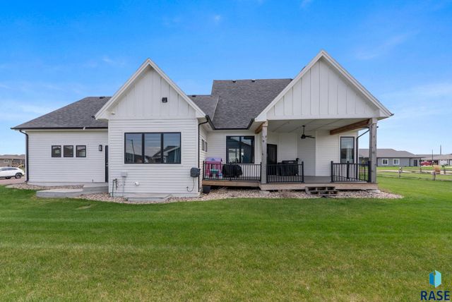 203 Central Cir Circle, Sioux Falls, SD 57032