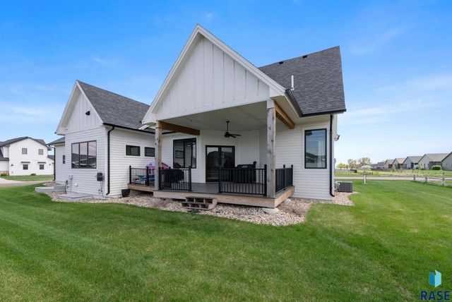 203 Central Cir Circle, Sioux Falls, SD 57032