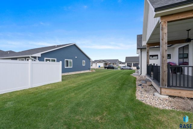 203 Central Cir Circle, Sioux Falls, SD 57032