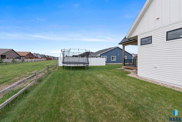 203 Central Cir Circle, Sioux Falls, SD 57032