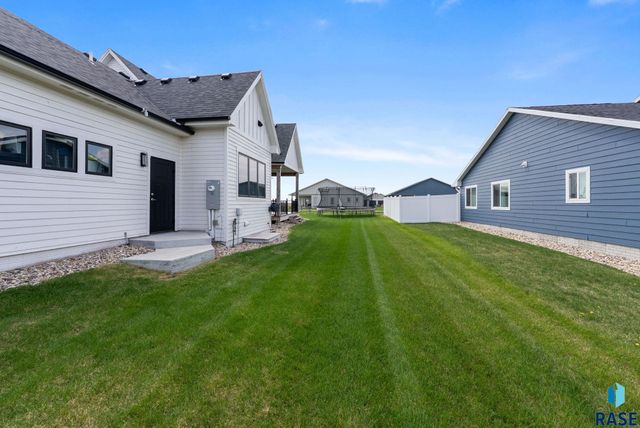 203 Central Cir Circle, Sioux Falls, SD 57032