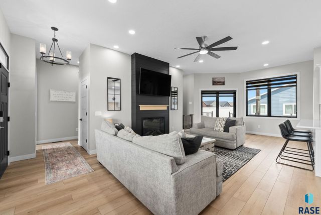203 Central Cir Circle, Sioux Falls, SD 57032