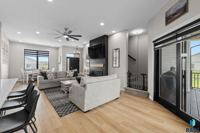 203 Central Cir Circle, Sioux Falls, SD 57032